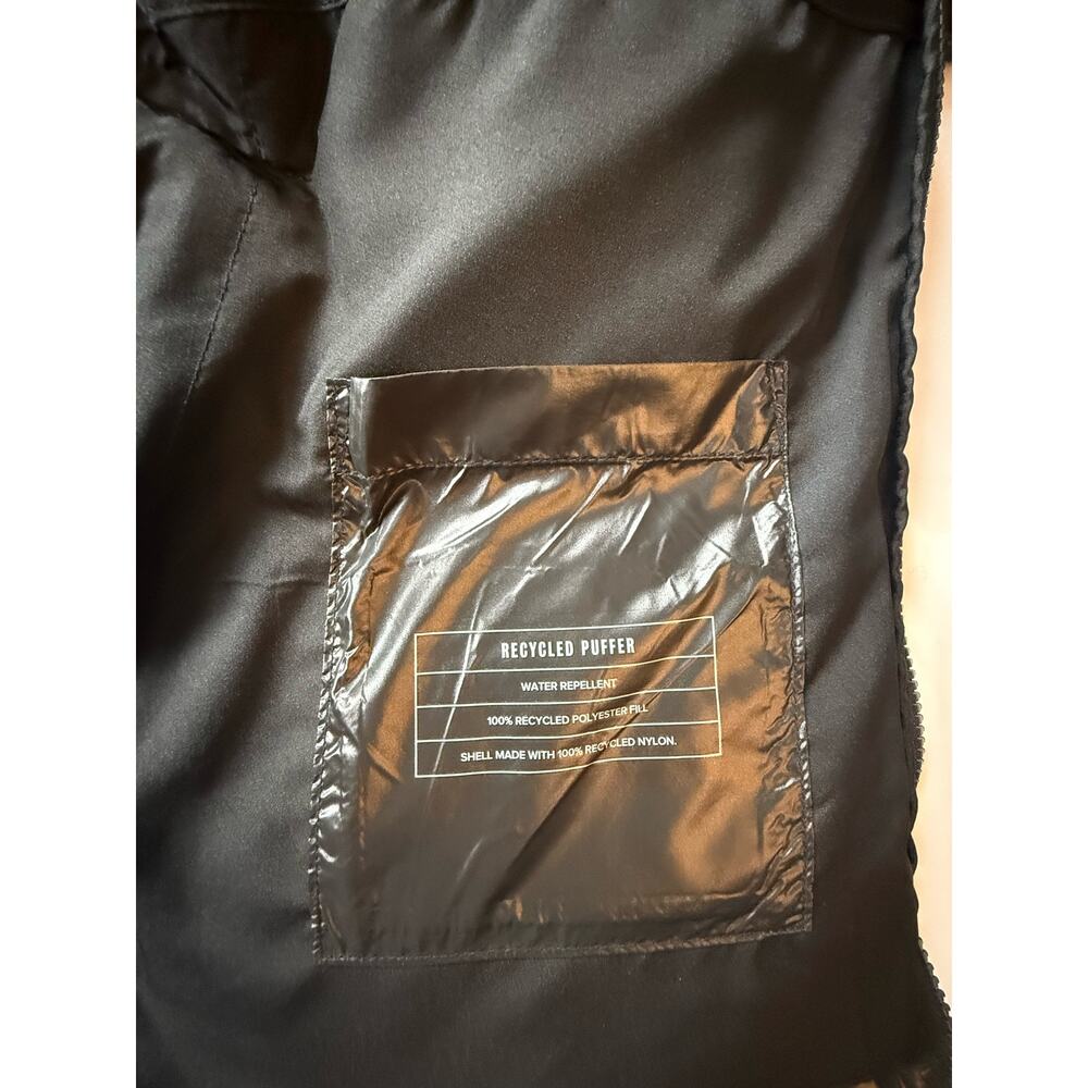 NEW GAP Men’s Sz Medium Puffer Jacket Black Shine Lightweight Recycled Material - Picture 9 of 9